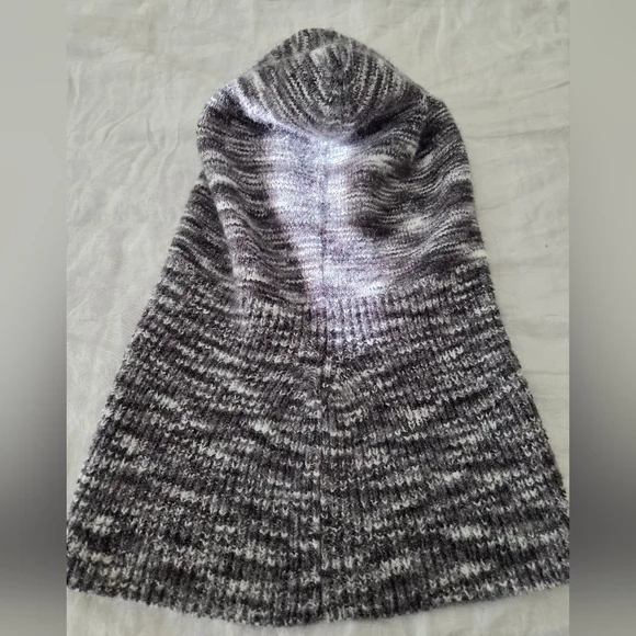 Free People Women's  Knitted Hood - Scarf / Balaclava. Gray / Black And White - Picture 3 of 7